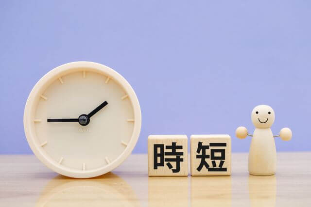 A clock and cubes representing time savings
